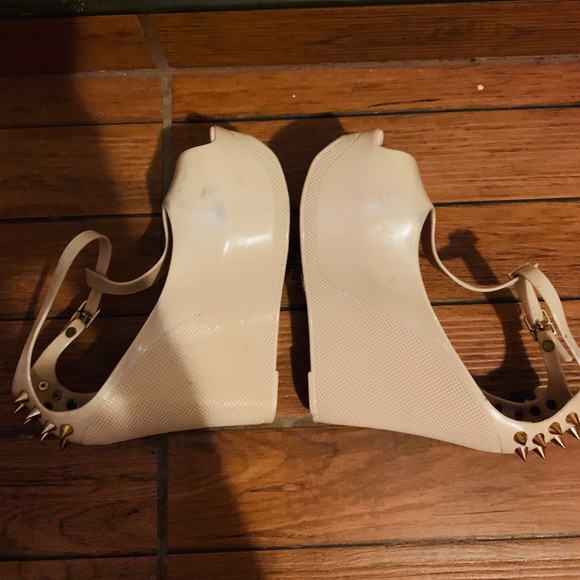 High heels - Picture 6 of 6